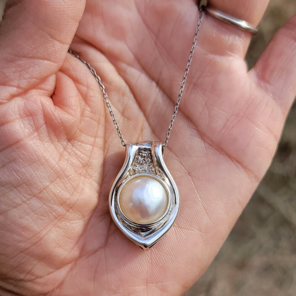 Gorgeous luxurious 925 sterling silver natural mabe pearl with sterling link cha